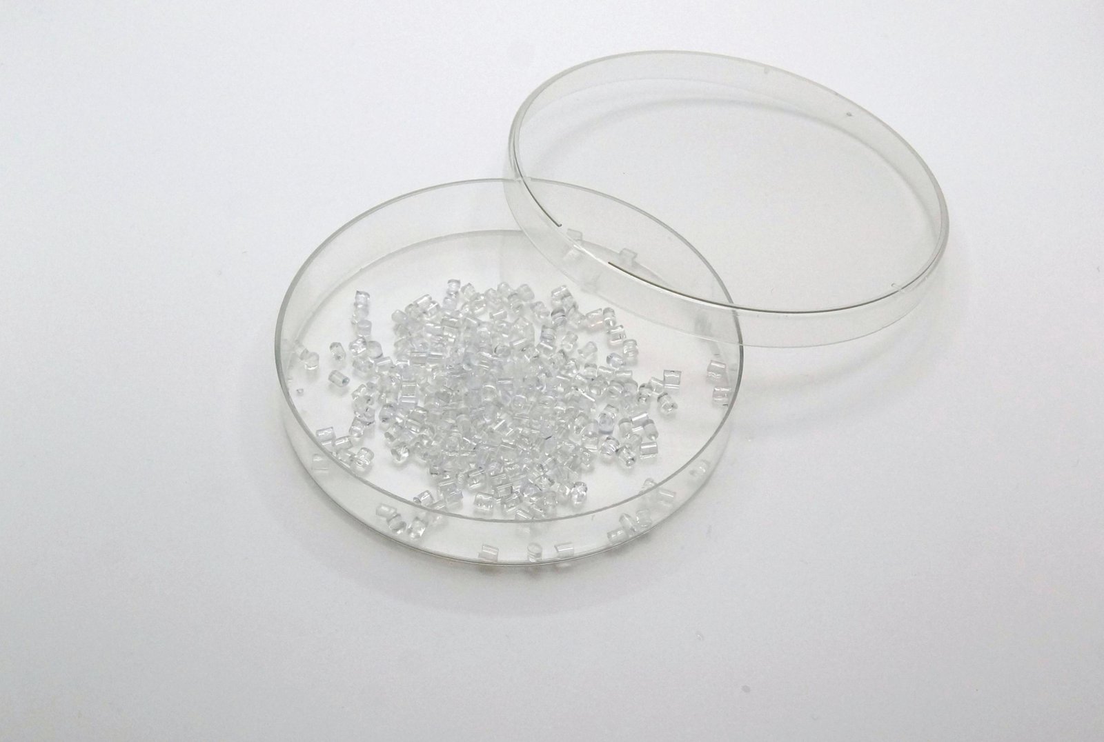 Petri dishes made from 100% recycled polystyrene